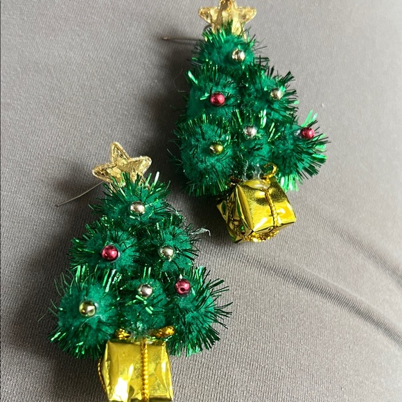 Cute Christmas Tree Earrings - Picture 1 of 2
